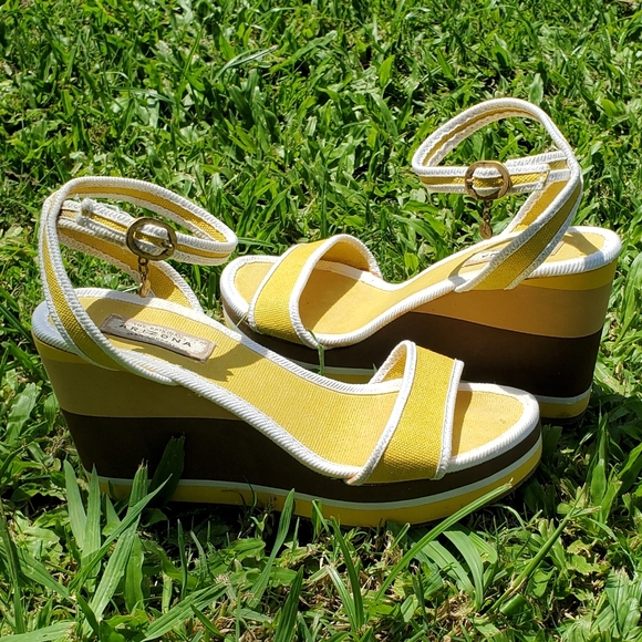 Beautiful Yellow Wedge Heels by Arizona Jean Co. - Picture 1 of 5